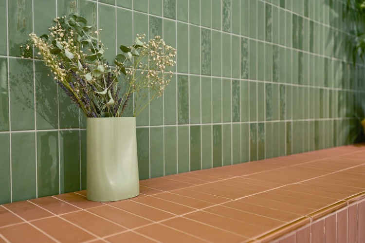 GLINT-GREEN-MATT-5X15_GLINT-CLAY-MATT-5X15_DET_foto_SZ1.jpg